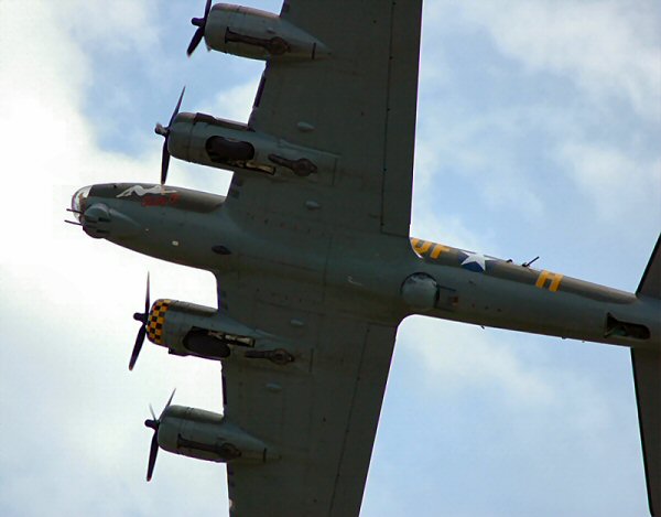 B-17 �Sally B�  �Nigel Harrison 2004
